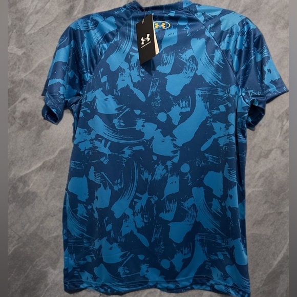 NWT Under Armour Boys Loose Fit Tech Big Logo Raglan Sleeved Athletic T Shirt - Picture 3 of 9